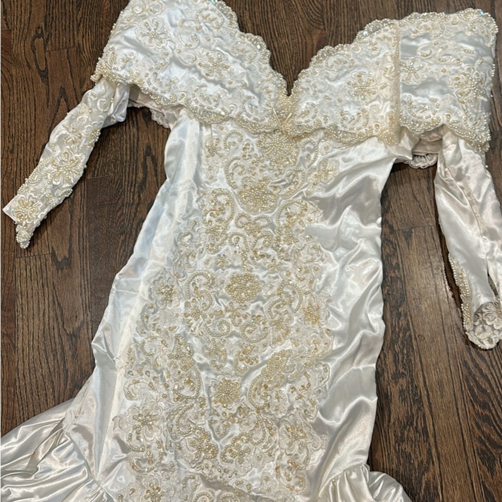 80s off shoulder mermaid wedding dress so fun!
